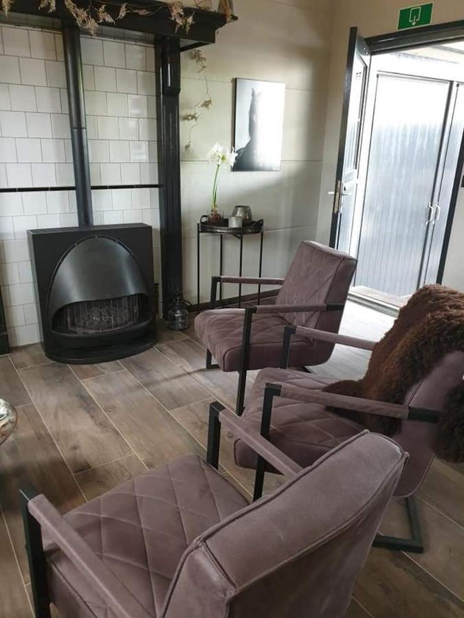 Luxe Gastenkamer Met Living En Keuken Bij Friezen Paarden Stal Pellendijk Westendorp Экстерьер фото